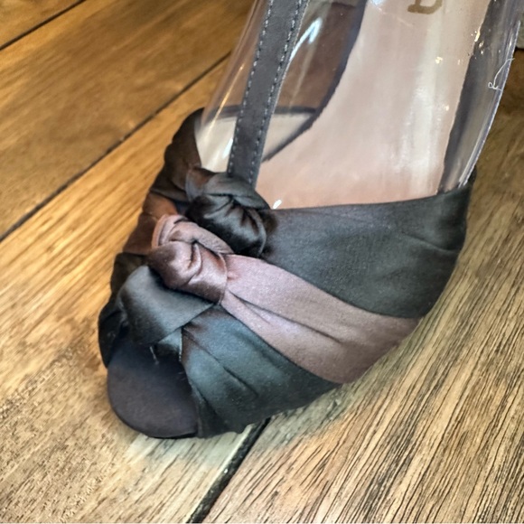 Unisa T-Strap Satin Knot High Heel Stiletto Chocolate / Wine / Gray / Size 7.5M - Picture 9 of 14